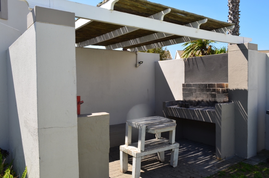 To Let 2 Bedroom Property for Rent in Strand South Western Cape